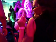 Bruinharig, Sperma shot, Pop, Sperma in gezicht, Vingeren, Groep, Feest, Kousen