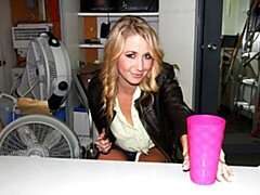 18 jaar, Grote kont, Grote lul, Grote mammen, Blond, Pijpbeurt, Mager, Tiener