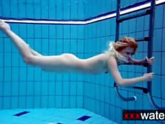 Amateur, Bikini, Rubia, Desnudo, Piscina, Público, Adolescente, Bajo el agua