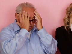 Grote kont, Grote mammen, Vingeren, Likken, Masturbatie, Moeder die ik wil neuken, Kut duiken, Tieten likken