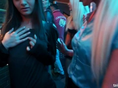 茶髪の, クラブ, キス, レズビアン, なめる, オージー, 恥ずかしがりや, 濡れ