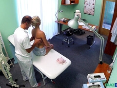 Amateur, Sucer une bite, Médecin, Européenne, Léchez, Bureau, Chatte, Voyeur