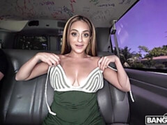 Voiture, En levrette, Doigter, Branlette thaïlandaise, Mère que j'aimerais baiser, Seins naturels, Culottes ou slips, Dénudage