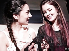 指いじり, キス, レズビアン, オナニー, 自然山雀, 剃毛, ストリッピング, オッパイの