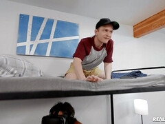 Amateur, Américain, Tromperie, Faciale, 2 femmes 1 homme, Embrassement, Chatte, Nénés