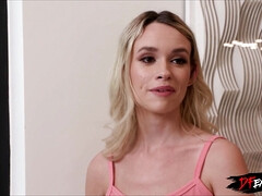 Grosse bite, Sucer une bite, Monstre, Seins naturels, Petite femme, Chatte, Rasée, Nénés