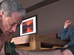 Bondage discipline sadomasochisme, Naakte man aangeklede vrouw, Voeten, Dominante vrouw, Fetisj, Voeten fetish, Moeder die ik wil neuken, Nylonstof