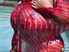 Gros seins, Bikini, Brunette brune, Noir ébène, Masturbation, Naturelle, Seins naturels, Solo
