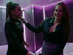 Grote mammen, Blond, Dansen, Vrouw, Natuurlijke tieten, Naakt, Kousen, Nat