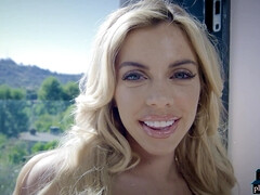 Blonde MILF Riley Anne shows perfect ass