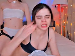 Enthousiasteling, Anaal, Lieveling, Bruinharig, Lesbisch, Voorbinddildo, Tieten likken, Speelgoed