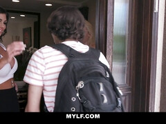 Grote mammen, Bruinharig, Rondborstig, Sperma shot, Hondjeshouding, Hd, Moeder die ik wil neuken, Moeder