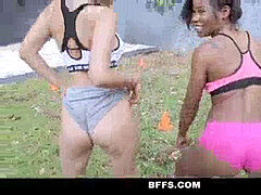 Tir de sperme, Noir ébène, Faciale, Le plan cul à quatre, Gym, Orgie, Rasée, Adolescente