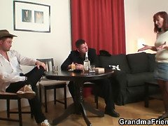 Diep in de keel, Omie, Rijpe lesbienne, Realiteit, Roodharige vrouw, Kousen, Trio