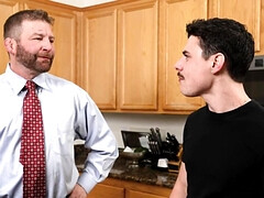 18 ans, Anal, Attrapée, Papa, Gorge profonde, Queue, Orgasme, Oncle