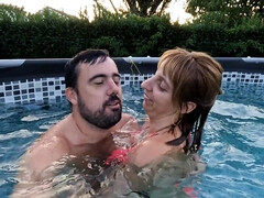 Amateur, Gros cul, Blonde, Couple, Français, Hongroise, Masturbation, Piscine