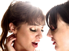 Bad, Braunhaarige, Fingern, Hd, Küssen, Muschi, Titten, Ehefrau