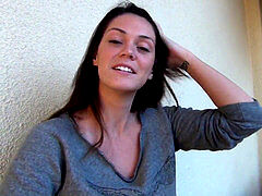 Américain, Derrière les coulisses, Brunette brune