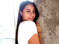 Gros cul, Sucer une bite, Brunette brune, En levrette, Branlette thaïlandaise, Fille latino, Adolescente, Nénés