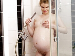 18 jahre, Grosser arsch, Masturbation, Natürlichen titten, Pool, Solo, Entkleiden, Titten