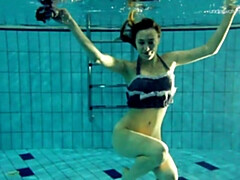 Brunette brune, Femelle, Seins naturels, Piscine, Russe, Solo, Adolescente, Nénés