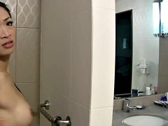 アジア人, デカチン, デカパイ, オナニー, アウトドア, プール, 馬乗り, シャワー