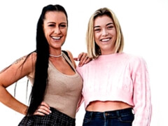 Blonde, Doigter, Embrassement, Lesbienne, Léchez, Chatte, Dénudage, Nénés