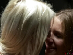 Kont, Blond, Tsjechisch, Likken, Natuurlijke tieten, Kut duiken, Kousen, Tieten likken