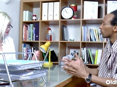 Belle grosse femme bgf, Grosse bite, Gros seins, Noire, Blonde, Sucer une bite, Rondelette, Infirmière