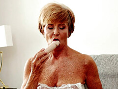 Блондинки, Чешки, Мастурбация, Зрелые, Милф, Соло, Сиськи, Игрушки