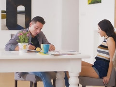 デカパイ, ヨーロピアン, 顔射, キッチン, なめる, 母, オマンコ, 三人