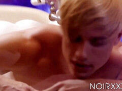 In den arsch, Grosser schwanz, Schwarz, Blondine, Blasen, Spermaladung, Schwanz, Schwul