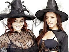 Culo grande, Tetas grandes, Penetracion con dedos, Lesbiana, Lencería, Madres para coger, Pelirrojo, Estriptis