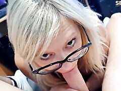 Grote lul, Blond, Pijpbeurt, Aangekleed, Brillen, Handbeurt, Likken, Masturbatie