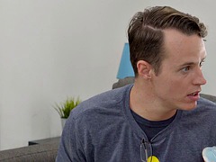 Pijpbeurt, Bruinharig, Sperma in gezicht, Handbeurt, Latex, Likken, Rijden, Geschoren