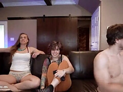 Grosse bite, Tir de sperme, Poilue, Seins naturels, Orgie, Chatte, Tatouage, Adolescente