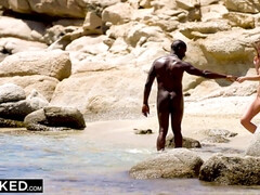 Plage, Noire, Blonde, Sucer une bite, Branlette thaïlandaise, Interracial, Léchez, Nénés