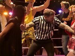 Hundestellung, Handjob, Interrassisch, Masturbation, Natürlichen titten, Muschi, Rotschopf, Flotter dreier