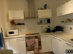 Enthousiasteling, Grote mammen, Pijpbeurt, Sperma shot, Hardcore, Moeder die ik wil neuken, Roodharige vrouw, Kousen