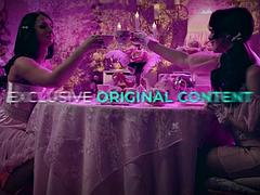 Anaal, Grote lul, Grote mammen, Pijpbeurt, Sperma shot, Dubbele penetratie, Shemale, Tieten likken