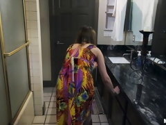 Salle de bains, Bondage, Tromperie, Queue, Doigter, Seins naturels, Piercing, Pov