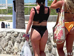 In den arsch, Grosser arsch, Blasen, Braunhaarige, Besamung, Klaffend, Arsch lecken, Tätowierung