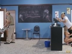 Grosse titten, Blasen, Geschnappt, Spermaladung, Hundestellung, Milf, Rasiert, Titten