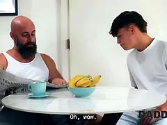 Tetas grandes, Bizarro, Checa, Papá, Primera ves, Novia, Tetas naturales, Gritar
