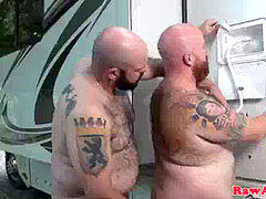 Gordita, Corridas, Gay, Peludo, Masturbación, Al aire libre, Perforación, Público