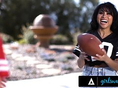 デカパイ, 大学生, Hd, レズビアン, オージー, アウトドア, パンティ, スパンキング