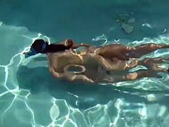 Chica, Morena, Sexo duro, Húngaro, Piscina, Público, Sexo soft, Tetas