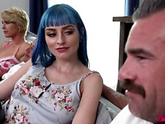 Grosser arsch, Grosse titten, Blondine, Blasen, Hundestellung, Familie, Flotter vierer, Mutti