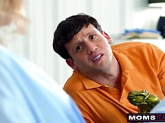 Blondine, Blasen, Schwanz, Schmuddelige sprache, Handjob, Lingerie, Milf, Orgasmus