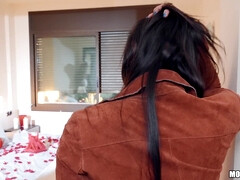 Kont naar mond, Slaapkamer, Pijpbeurt, Natuurlijke tieten, Olie, Kut duiken, Tieten likken, Nat